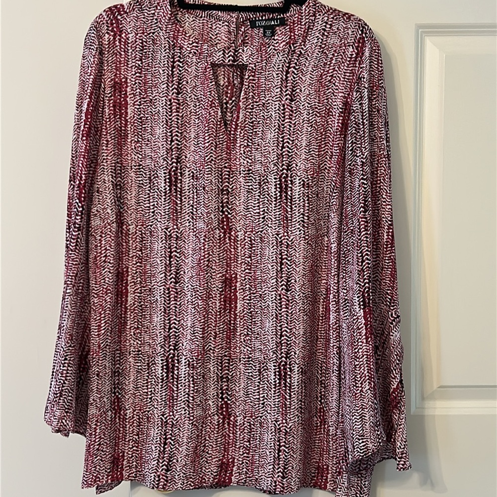 Roz & Ali Graphic Red, Burgundy & White 3/4 Split Bell Sleeve Blouse